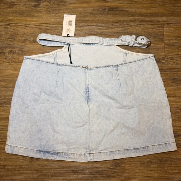 WeWoreWhat Light Wash Denim Mini Skirt with Cut-Out Waist Size L NWT - Picture 7 of 13